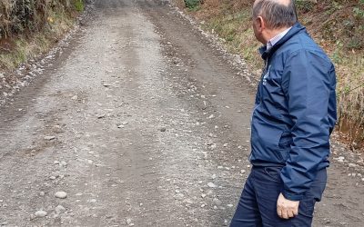 Municipio, vecino, global y vialidad restablecen en conjunto acceso de camino en Furihuincul