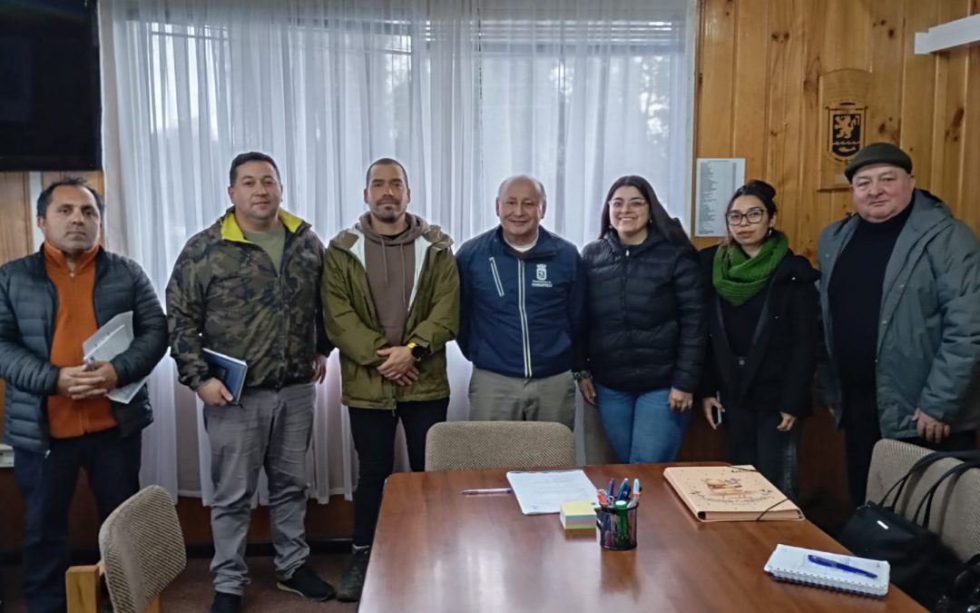 Alcalde Valdivia y Comité de Adelanto “El Esfuerzo de Dollinco” coordinan trabajo en terreno