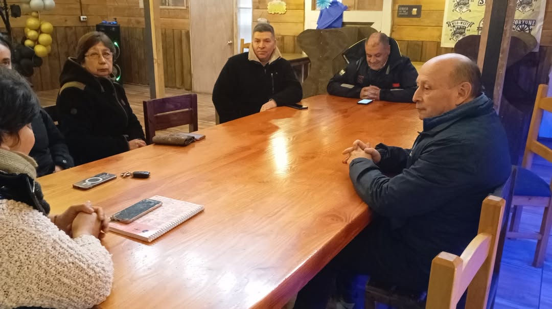 Importante reunión de coordinación entre el alcalde Rodrigo Valdivia y la Cámara de Comercio y Turismo de Liquiñe