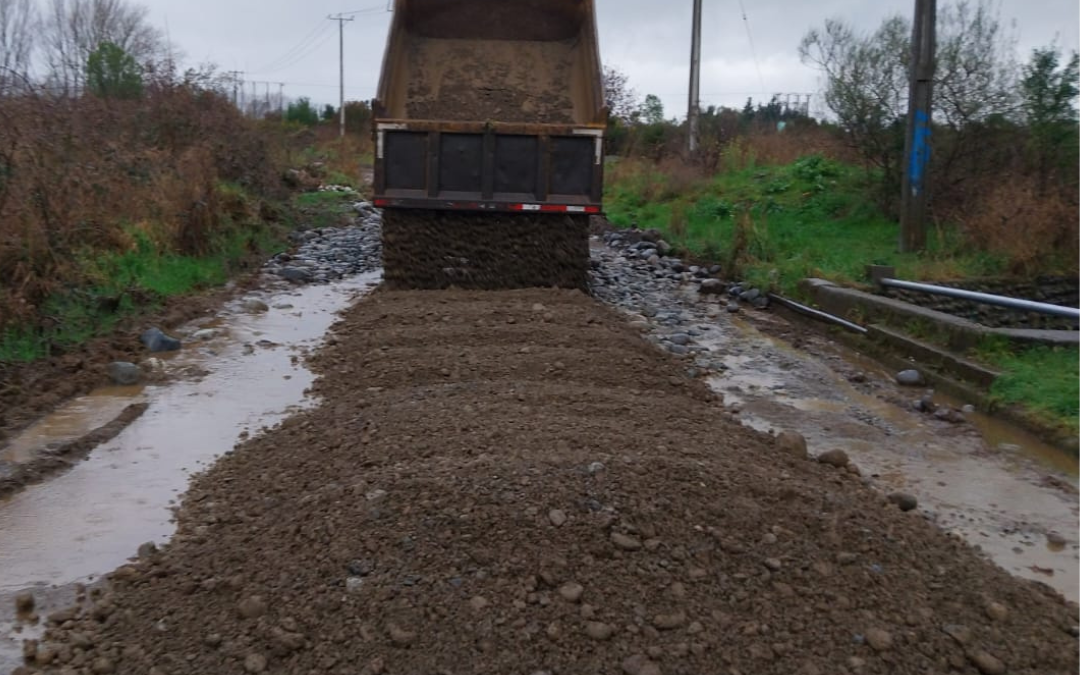 Melefquén: Departamento de Caminos inició reparación de camino en el sector de Contra