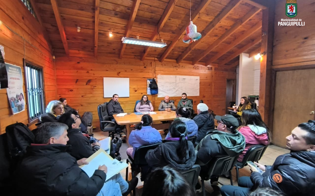 Alcalde Valdivia sostuvo reuniones claves con los comités de vivienda Villa Los Aromos y Nueva Esperanza en Huellahue