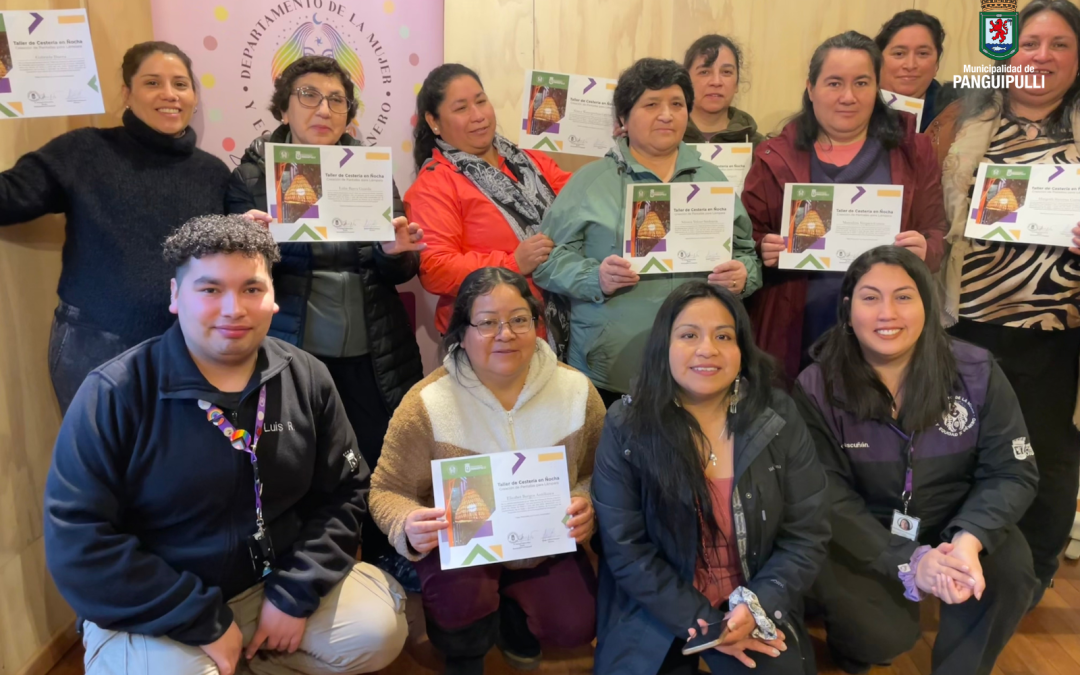 Mujeres de Neltume se certifican en «Taller de Cestería en Ñocha»