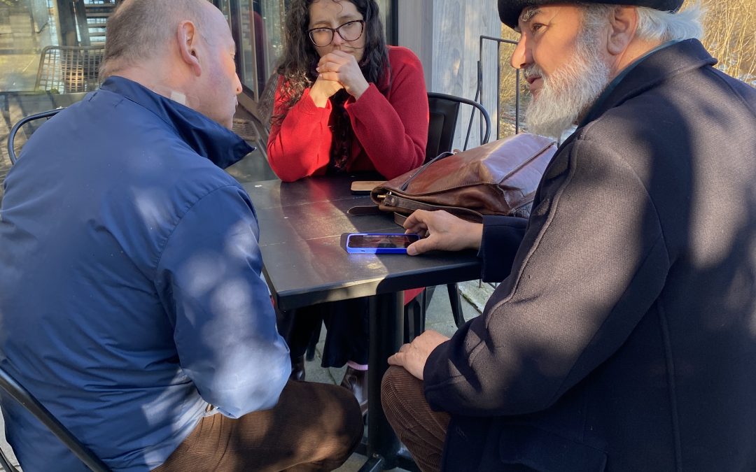Encuentro por el arte y la comunidad: alcalde Rodrigo Valdivia se reunió con el escultor chileno Vicente Gajardo