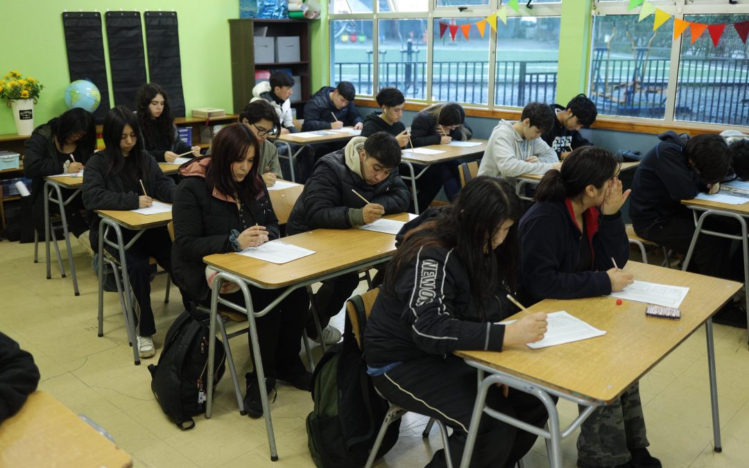 Ensayo PAES y feria estudiantil reunieron a más de 250 jóvenes en Panguipulli
