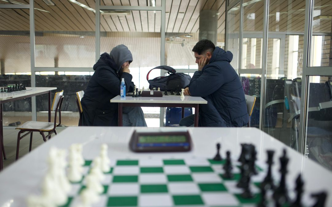 Estrategia, talento y emoción marcaron el IV Torneo de Ajedrez Memorial Bobby Fischer en Panguipulli