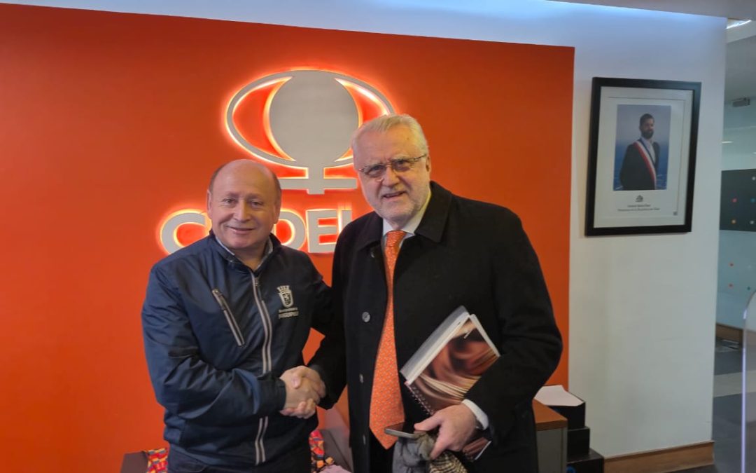 Alcalde Valdivia se reúne con Presidente de Codelco y promociona destino turístico en invierno