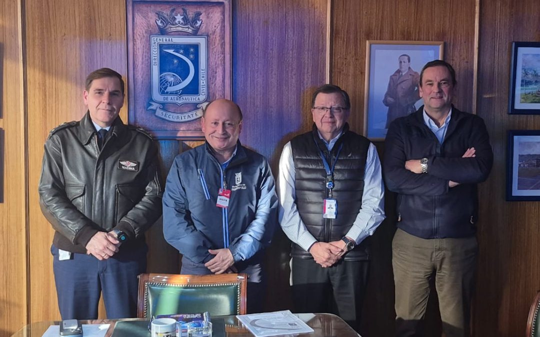 Alcalde Valdivia se reunió Director General Aeronáutica Civil para realización de primera Feria del Aire en Panguipulli