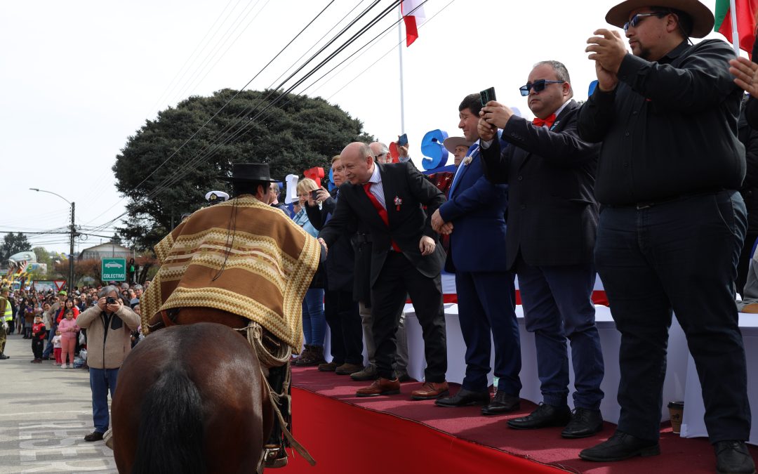Panguipulli disfrutó de un exitoso Acto Comunal y Desfile Escolar de Fiestas Patrias 2025