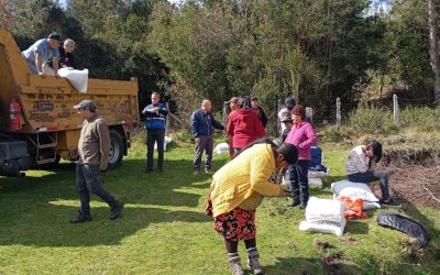 Municipalidad entrega concentrado a 62 familias de Lago Neltume