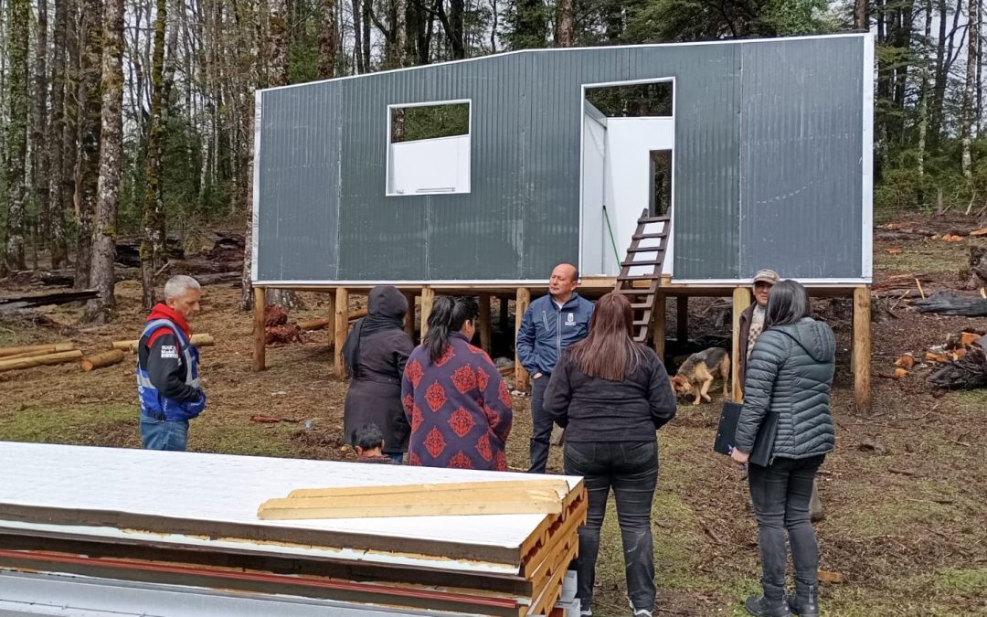 Alcalde Valdivia entregó vivienda de emergencia Senapred a familia de Cachim Alto
