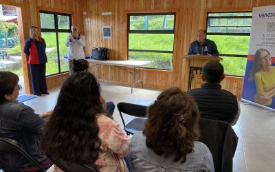 Alcalde Rodrigo Valdivia acompañó entrega de lentes a vecinos del barrio Sietelagos