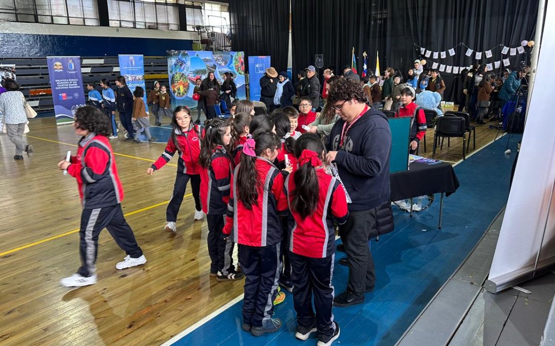 Cuentos, títeres y sonrisas: Panguipulli vivió una jornada llena de cultura por el Día del Bibliomóvil