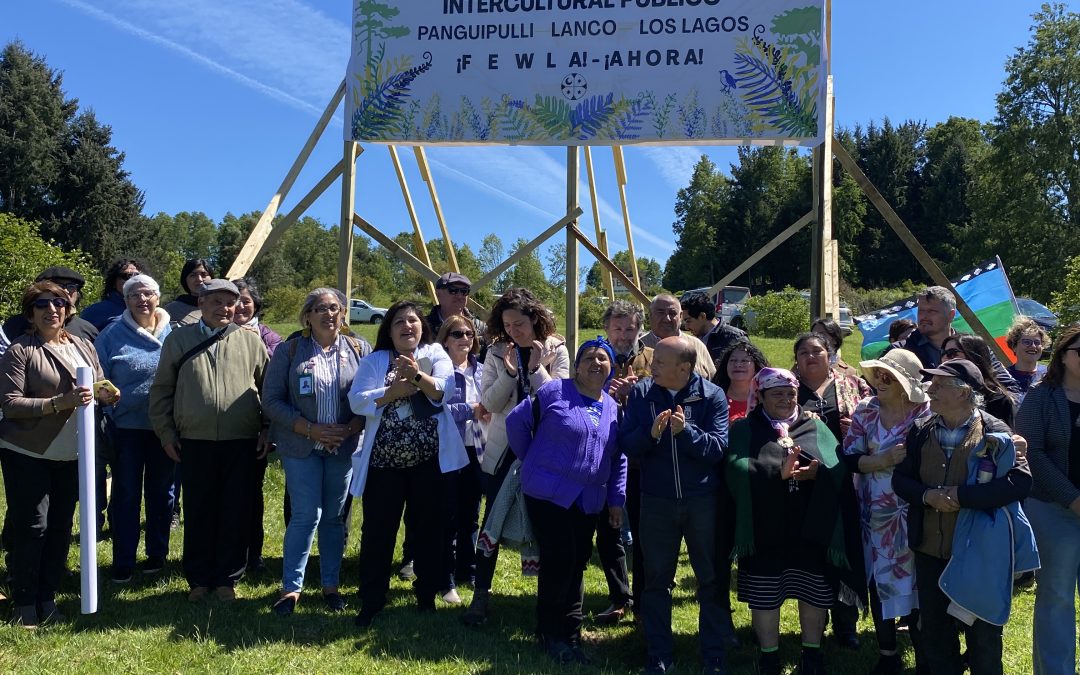 Un hito para Panguipulli: instalan letrero donde estará el futuro Hospital Intercultural Público