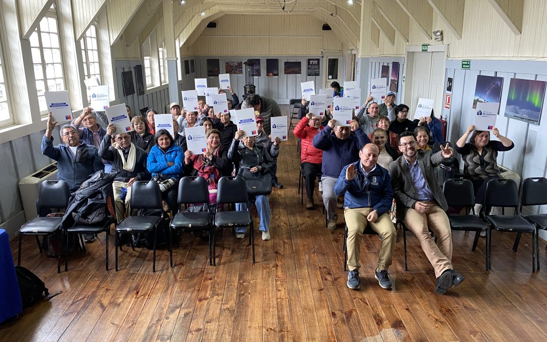 Alcalde Valdivia y Seremi de Bienes Nacionales entregan títulos de dominio a más de 25 familias de Panguipulli