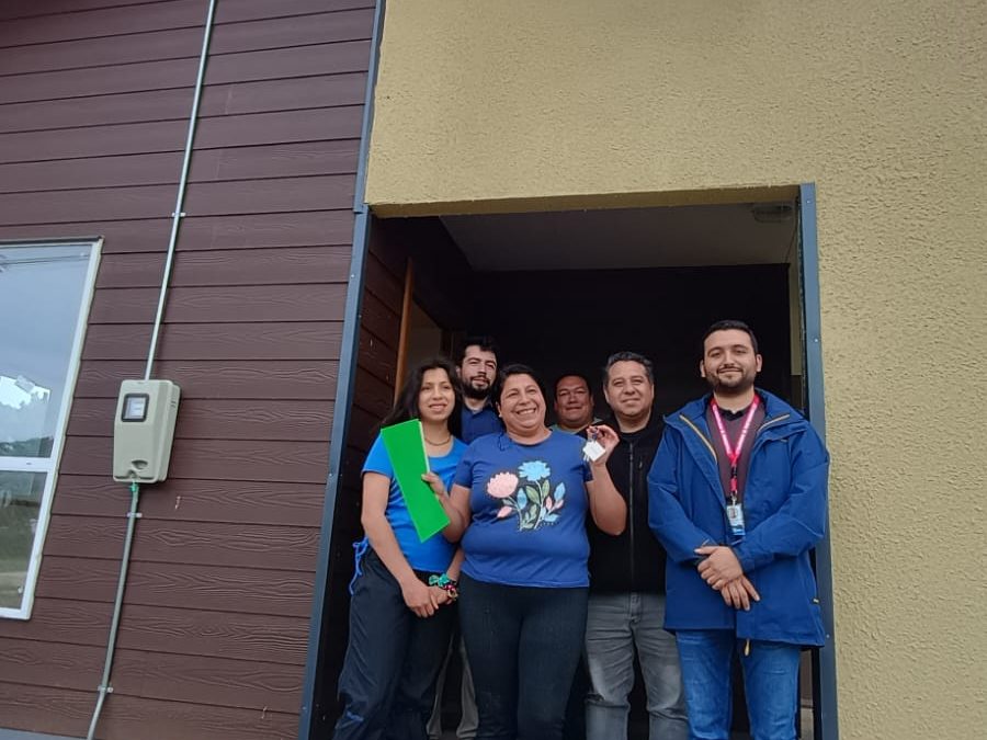 Cinco familias rurales de Panguipulli reciben las llaves de sus nuevas viviendas