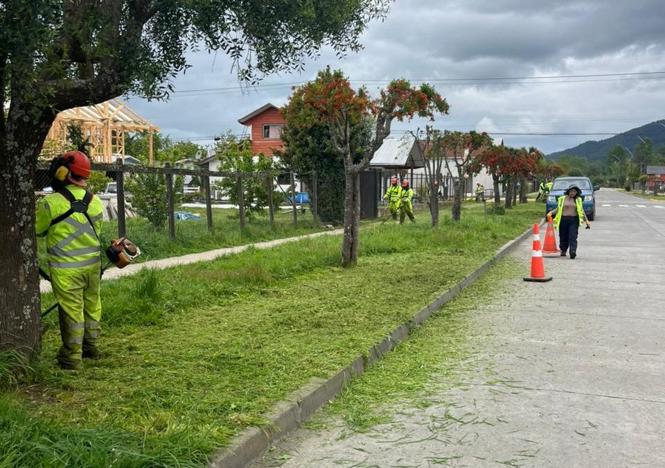 Municipalidad de Panguipulli realiza operativo de limpieza y hermoseamiento en Melefquén
