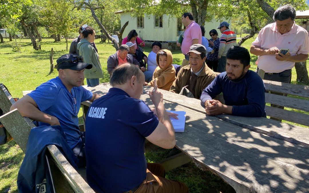 Histórica visita: alcalde Valdivia llega por primera vez a Isla Puyumen y compromete construcción de puente para terminar con problemas de conectividad