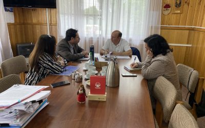 Alcalde Valdivia gestiona reintegro de recursos y recuperación de patrimonio municipal con Seremi de Educación