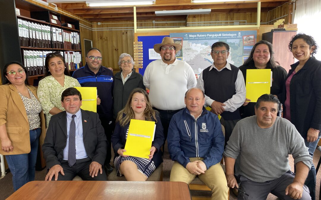 Alcalde Valdivia y Concejo Municipal entregan cheques de «Subvención Extraordinaria 2025» a organizaciones para iniciativas navideñas y proyectos comunitarios