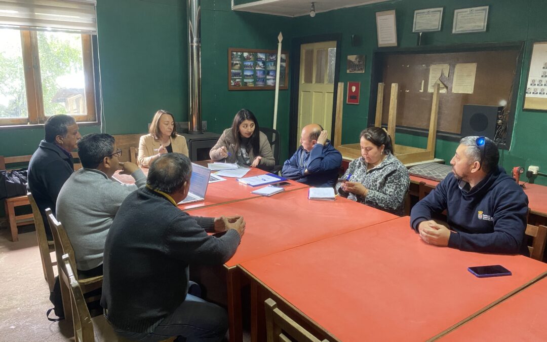 Municipio, DOH y dirigentes acuerdan ruta de trabajo para destrabar proyecto de APR de Calafquén