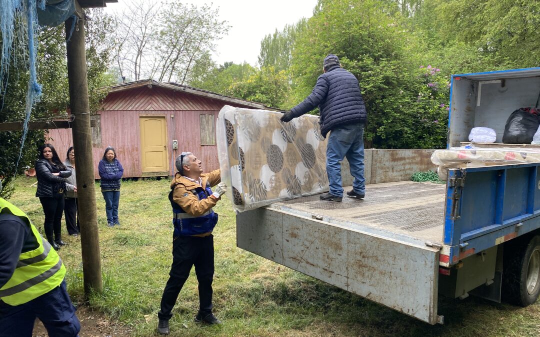 Municipalidad de Panguipulli entregó ayuda de emergencia a familia afectada en Ñancul