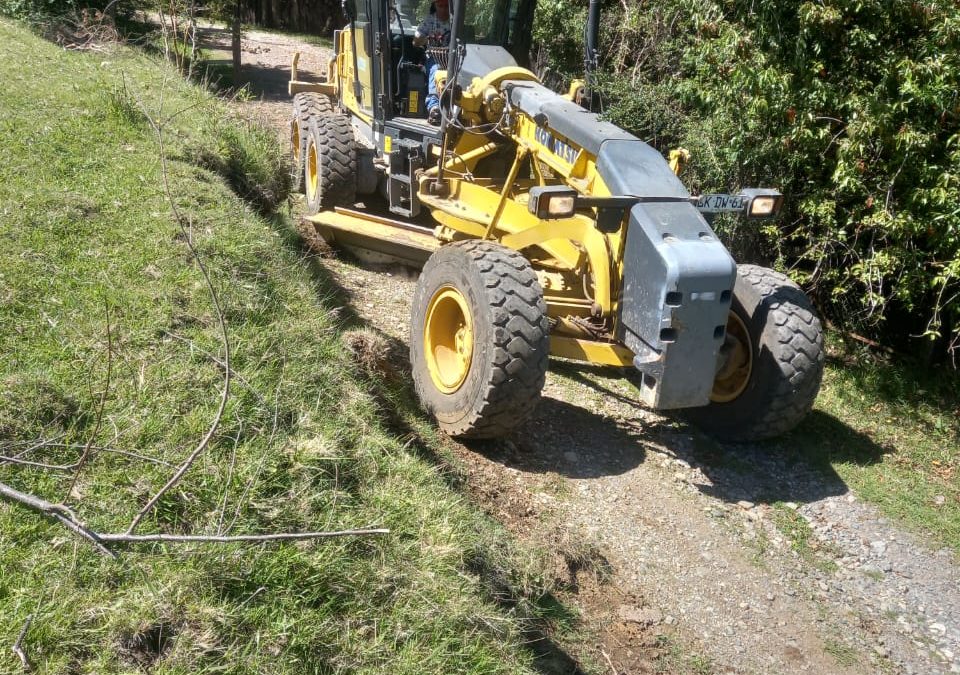 Municipalidad de Panguipulli refuerza mantención de caminos en Coihueco Alto y Roble Huacho-Huidapitrén