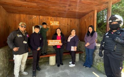 Seguridad Ciudadana y Escuela Pampa Ñancul instalan nuevos letreros para combatir la acumulación de basura afuera del establecimiento