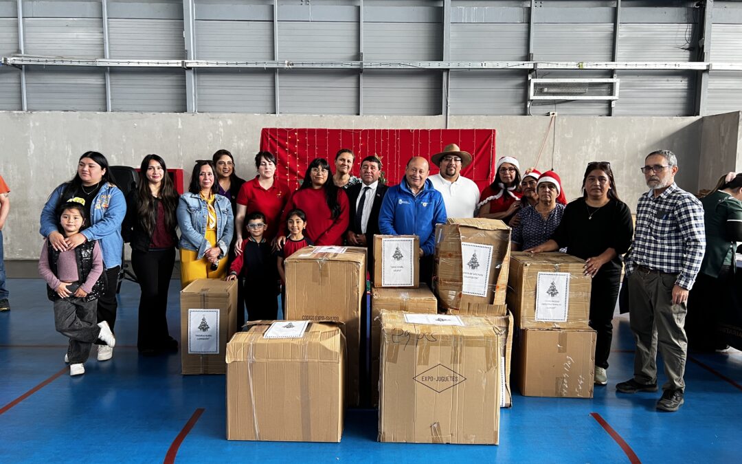 Municipalidad de Panguipulli entrega 1.870 regalos de Navidad a niños y niñas de la comuna invirtiendo $15 millones