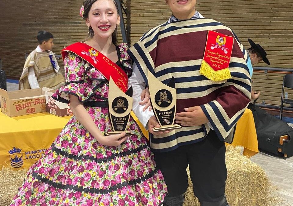 Orgullo comunal: Emilia Candia y Aarón Olivares triunfan en Campeonato Regional de Cueca 2025