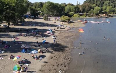 Atardeceres, ferias y terrazas en la arena: llega el Paseo Playa Chauquén.