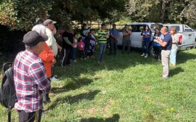Municipio entrega 20 estanques de agua y planzas a familias de Liquiñe