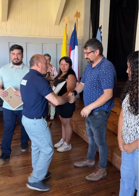 Más oportunidades laborales: 44 vecinos y vecinas de Panguipulli se certifican en oficios con apoyo de la CORMUPA y el municipio.