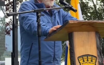 Gobernador Regional Luis Cuvertino valora el emprendimiento local en la Expo Walüng 2026.