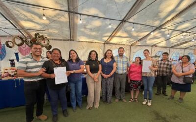Municipalidad fortalece el desarrollo local con entrega de permisos a agrupaciones de mujeres y artesanos en Coñaripe.