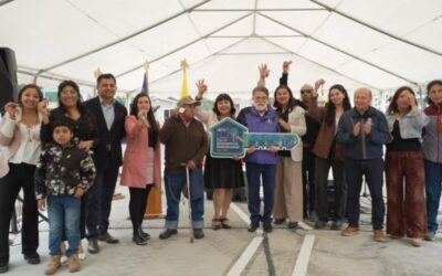 Un regalo antes de Navidad: se hizo la entrega oficial de 60 viviendas a comités de Neltume