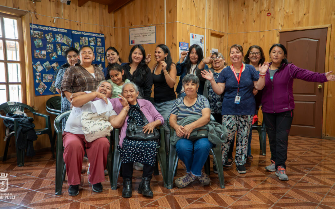 Taller de narración oral por el Mes de la Mujer inició su recorrido por Panguipulli con exitosas jornadas en Liquiñe y Pucura