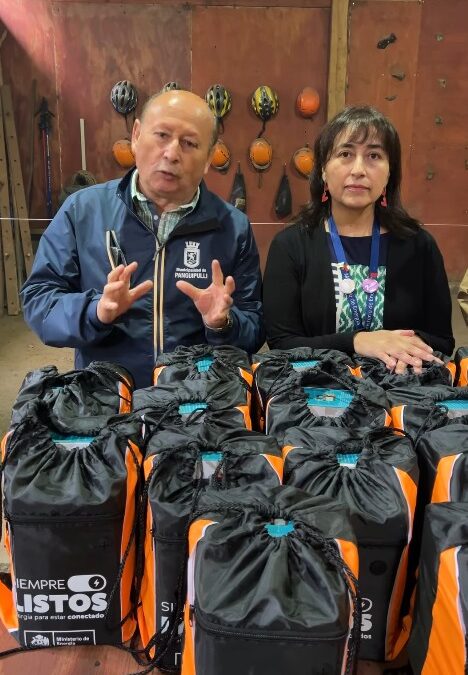 Pucura Alto recibe últimos kits de emergencia del programa “Siempre Listos” junto a alcalde Valdivia y Seremi de Energía