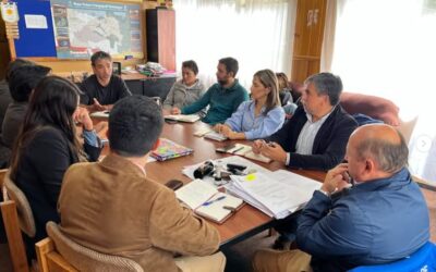 Alcalde Valdivia y Seremi de Vivienda abordan temas normativos por avances del programa “Quiero mi Barrio” y futura entrega de casas del proyecto Nanguil