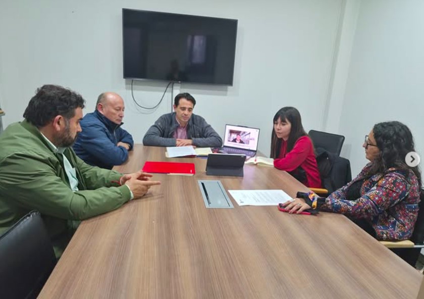 Panguipulli Sietelagos avanza en posible alianza con Metro de Santiago para promocionar el destino en la capital
