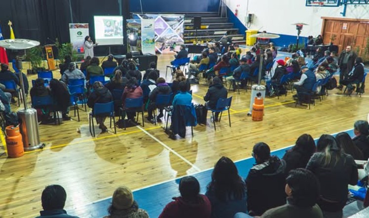 Mujeres rurales de Panguipulli participaron en importante conversatorio sobre bosque, alimentos e innovación