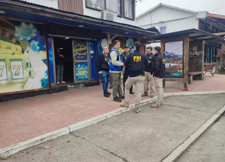 Municipio y PDI realizan fiscalización conjunta a locales de juegos electrónicos en Panguipulli