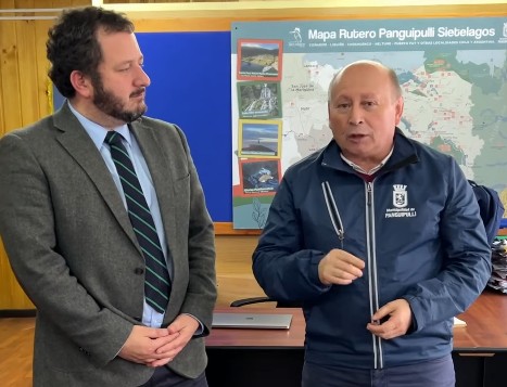 Alcalde Rodrigo Valdivia y Seremi de Medio Ambiente abordaron importantes desafíos ambientales para Panguipulli