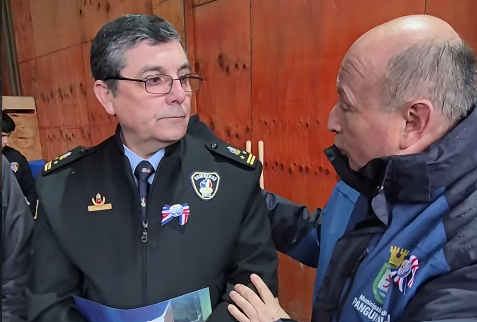 Alcalde Valdivia y concejal Astroza coordinan reunión con presidente regional de Bomberos para apoyar a las compañías de Huellahue y Mellefquén
