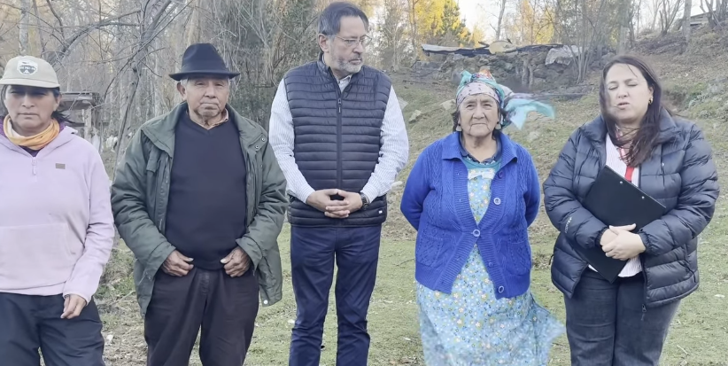 Familia damnificada por incendio recibió materiales para reconstruir su vivienda en Traitraico