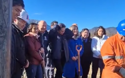 Realizan acto de primera piedra para futuro conjunto habitacional del Comité Esperanza Joven en Puerto Fuy