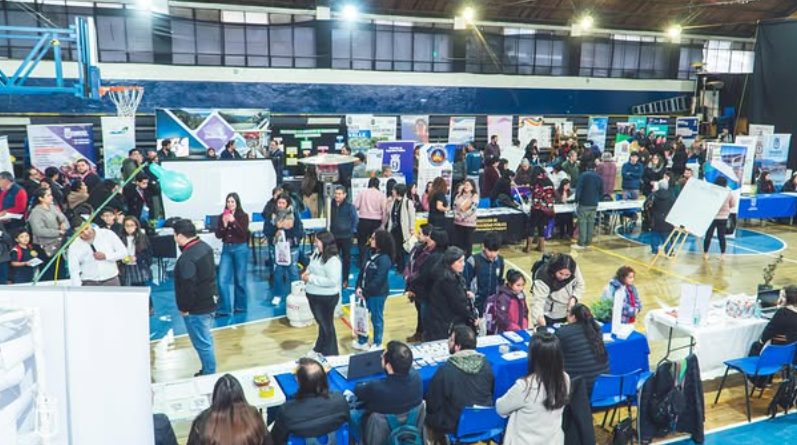 Se vivió una exitosa jornada de encuentro ciudadano en el Gimnasio Municipal con la Feria de Unidades “Conoce tu Municipio”