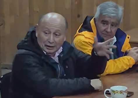 Alcalde Valdivia y consejero Ítalo Martínez estuvieron en Neltume con el comité de vivienda Villa Cordillera coordinando acciones para concretar el sueño de la casa propia