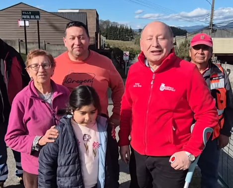 Alcalde Rodrigo Valdivia cumple su compromiso con adultos mayores de Villa Portal del Sol