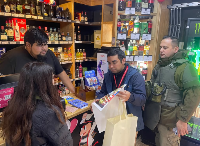 Fiestas Patrias seguras: campaña preventiva llegó a locales comerciales de Coñaripe